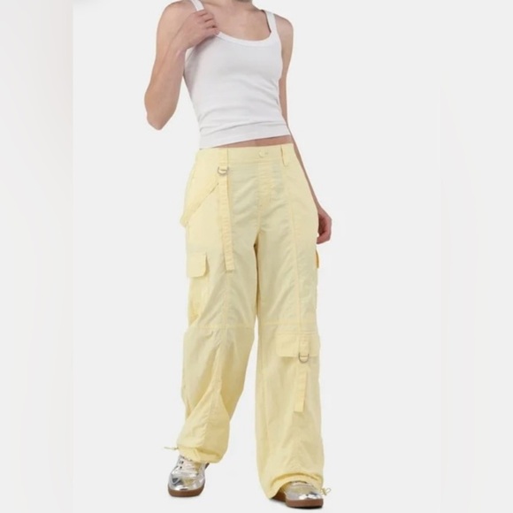 No Boundaries Yellow Cargo Pants - Picture 2 of 12